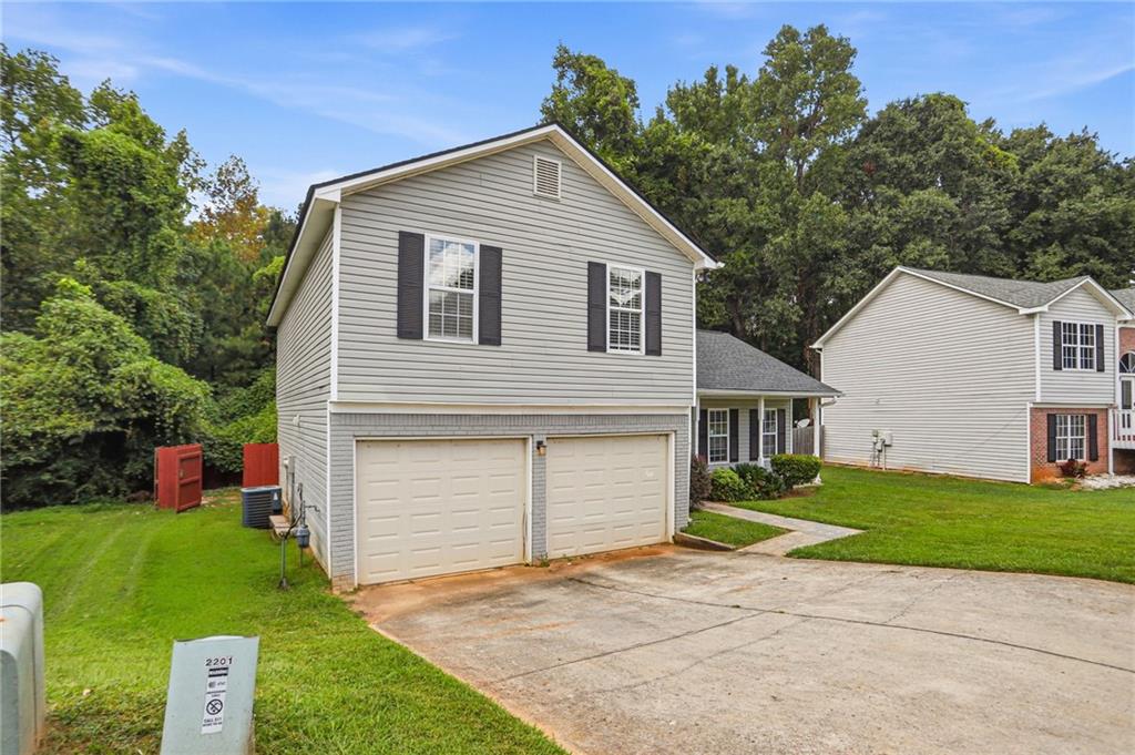 2201 Clayton Ridge