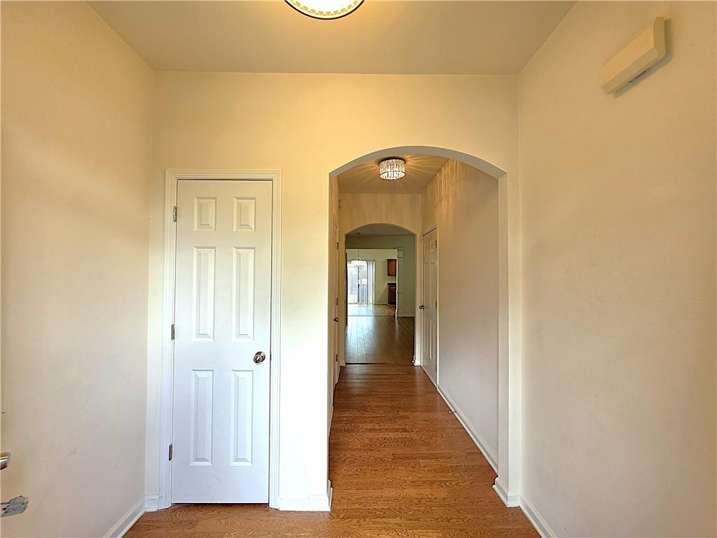 1908 Dilcrest Drive Property Photo 2