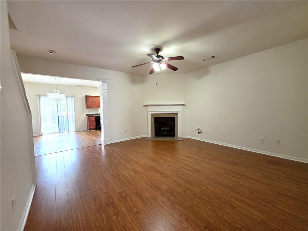 1908 Dilcrest Drive Property Photo 3