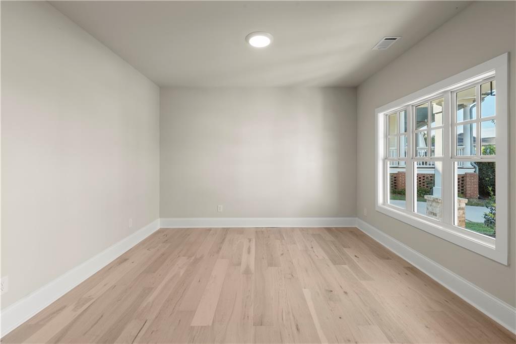 4306 Brookhaven Drive Se Property Photo 9