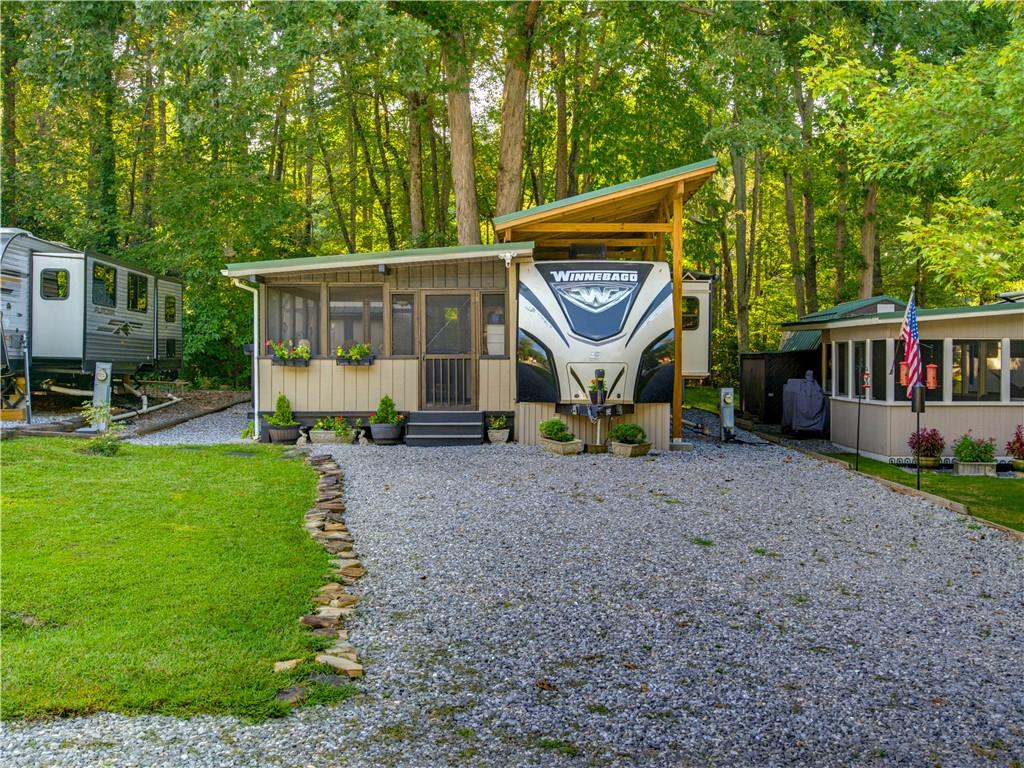 324 Leisure Acres Drive Property Photo 1