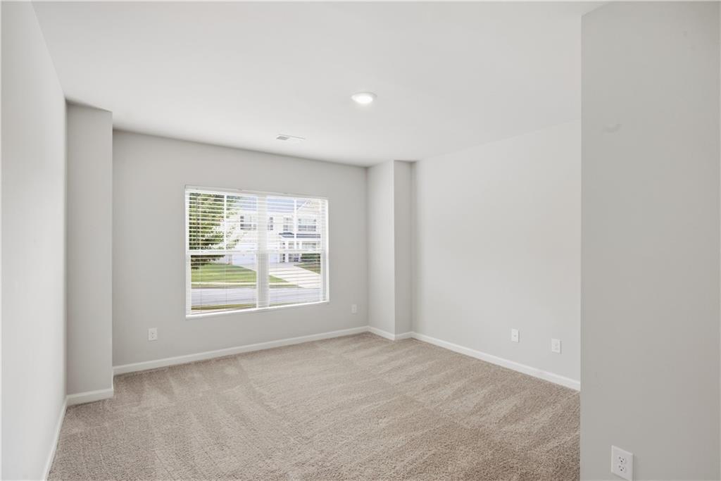 399 Toronto Circle Property Photo 5