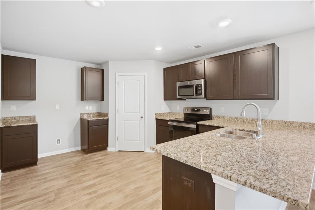 399 Toronto Circle Property Photo 8