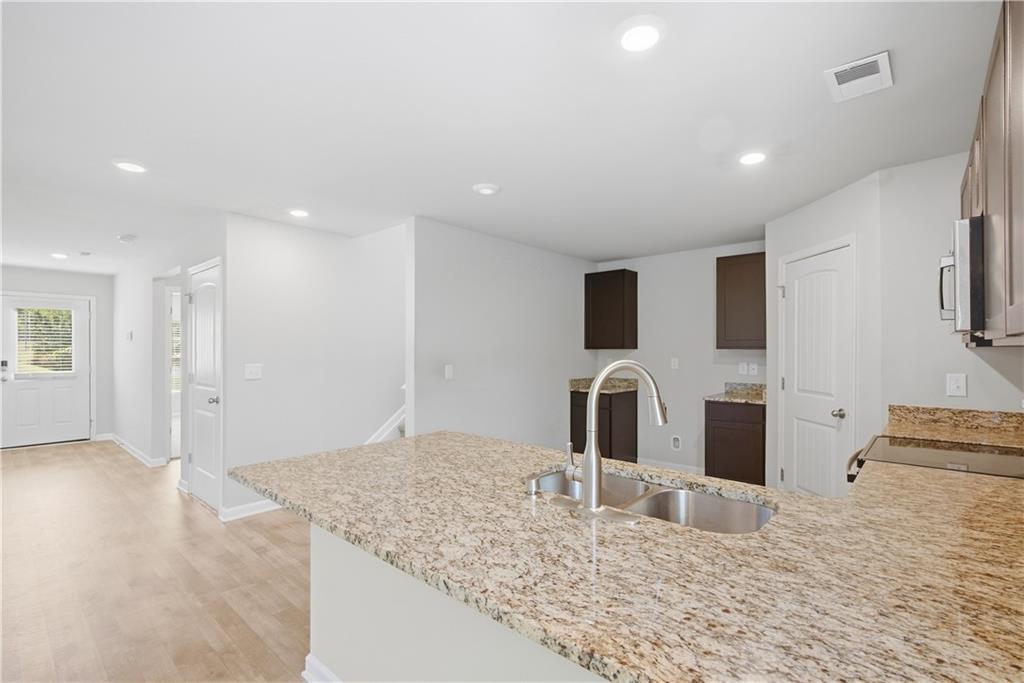 399 Toronto Circle Property Photo 11