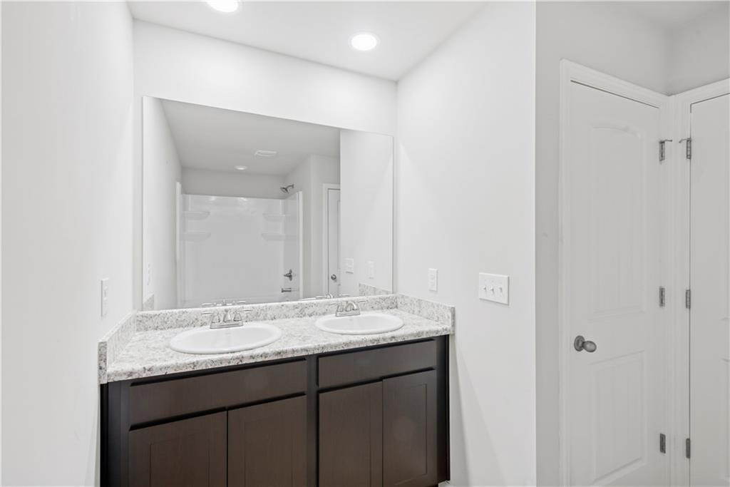 399 Toronto Circle Property Photo 21
