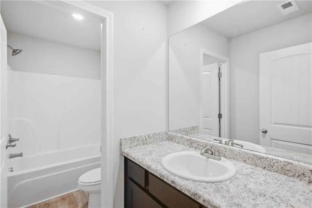 399 Toronto Circle Property Photo 24