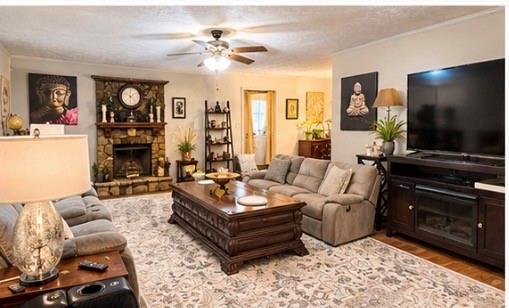 5846 Fox Run Property Photo 4