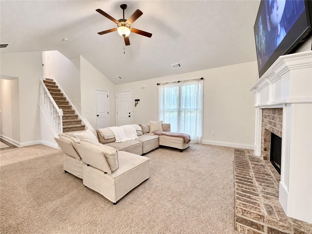 115 Brookside Ct Property Photo 4