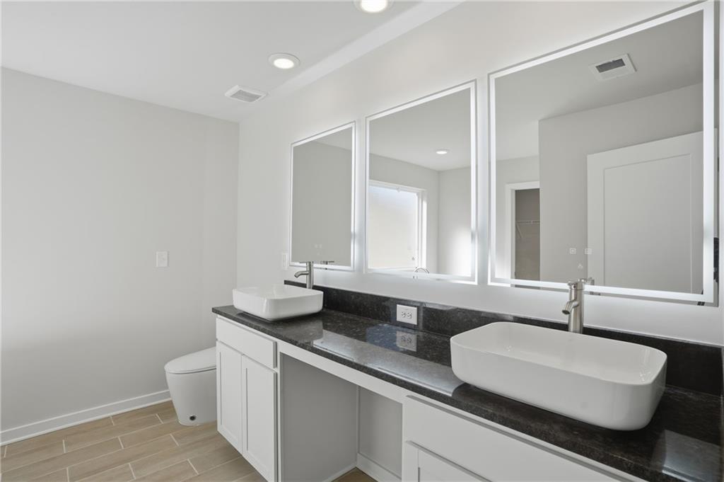 302 Glenhaven Drive Property Photo 17