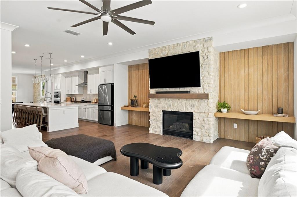 6742 Encore Boulevard Property Photo 4