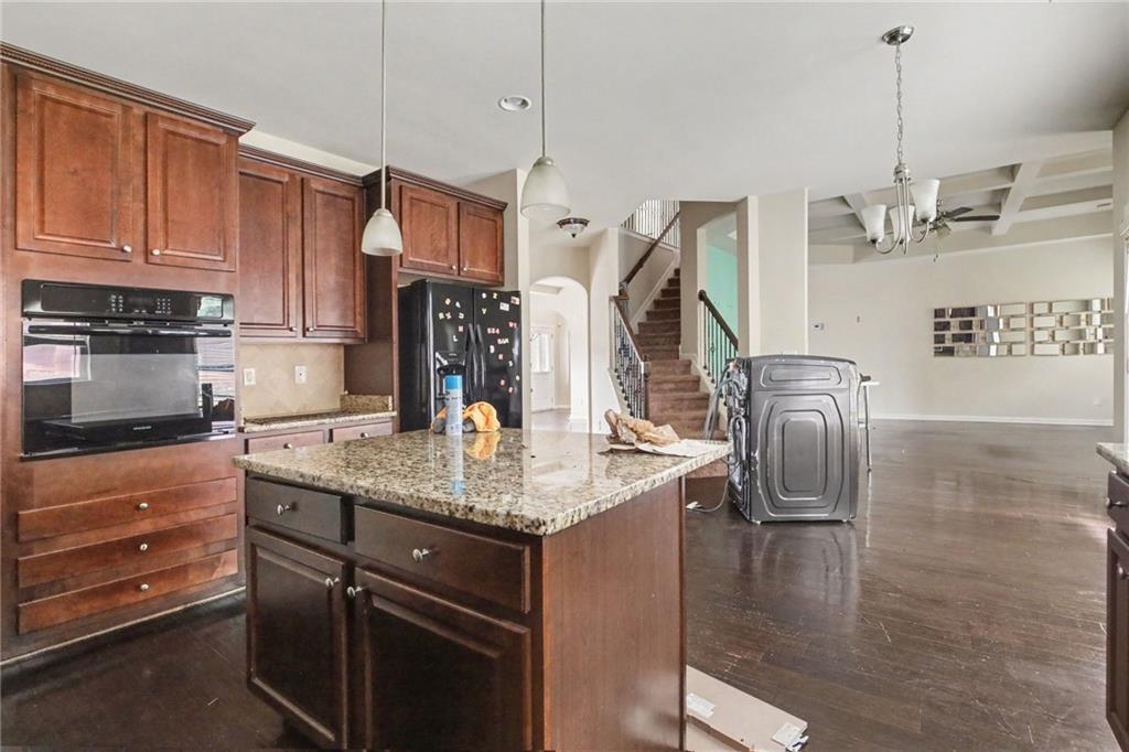 646 Toronto Circle Property Photo 14