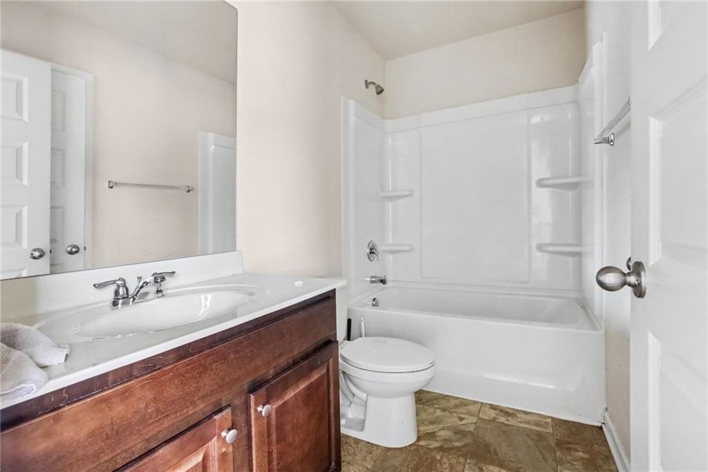 646 Toronto Circle Property Photo 22