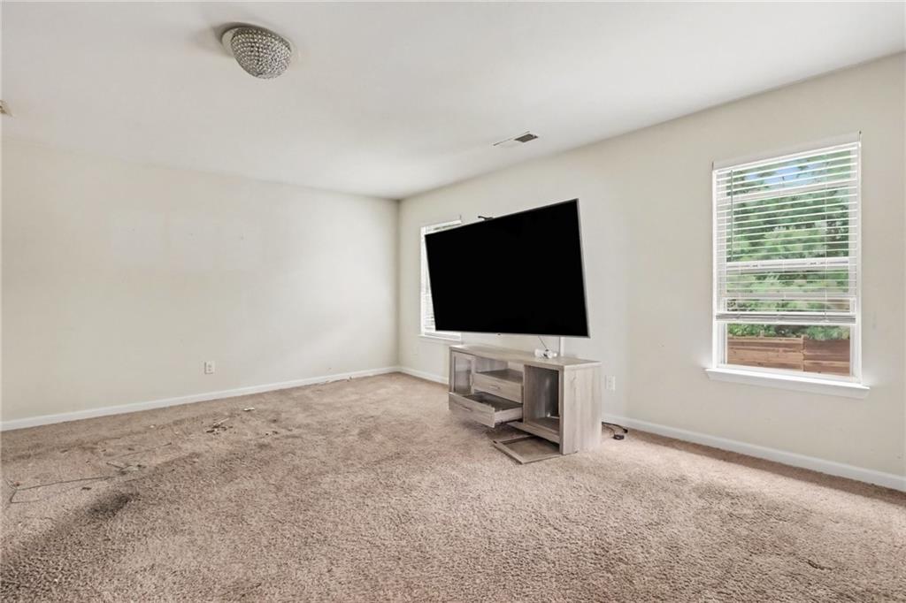 646 Toronto Circle Property Photo 23