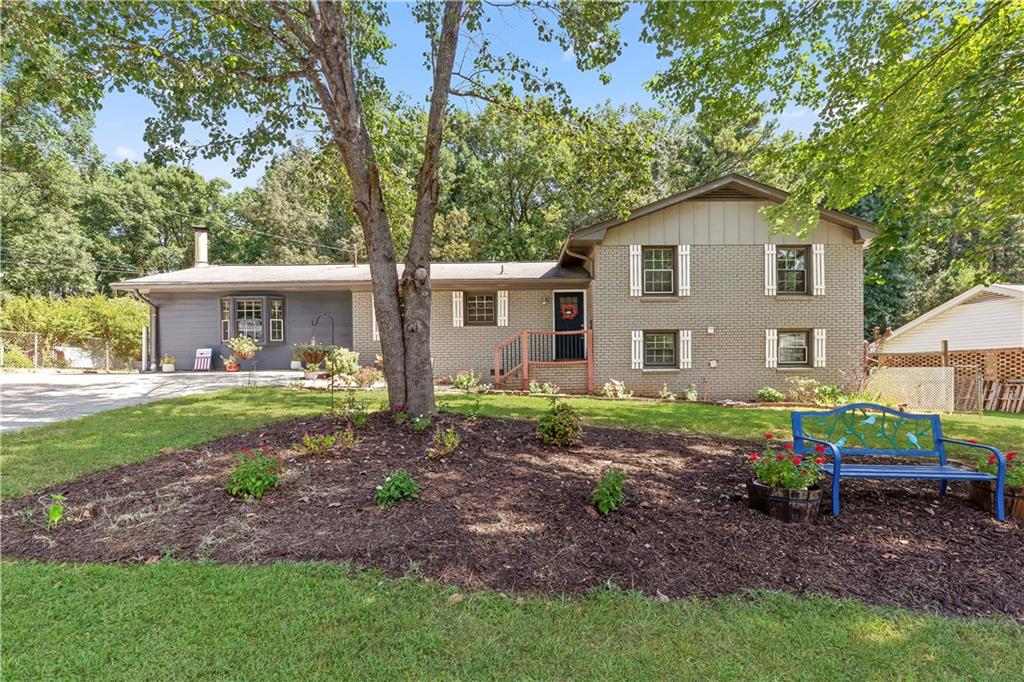3008 Carrie Drive Nw Property Photo 1
