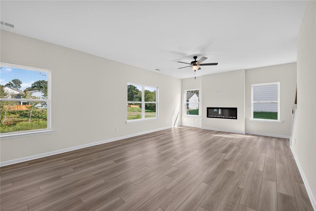 115 Shire Loop Property Photo 8
