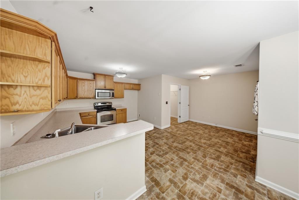 177 Revolutionary Drive Property Photo 6