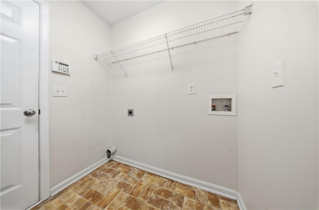 177 Revolutionary Drive Property Photo 9