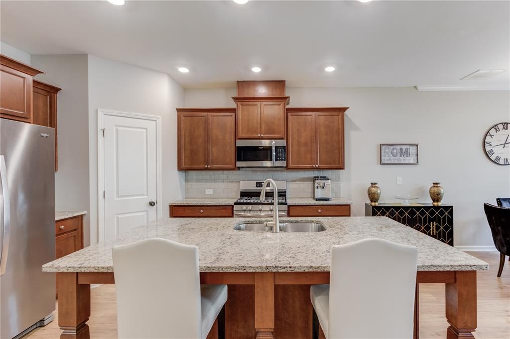 1182 Lanier Willow Path Property Photo 8
