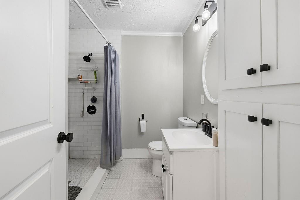 313 Glen Iris Drive Property Photo 10