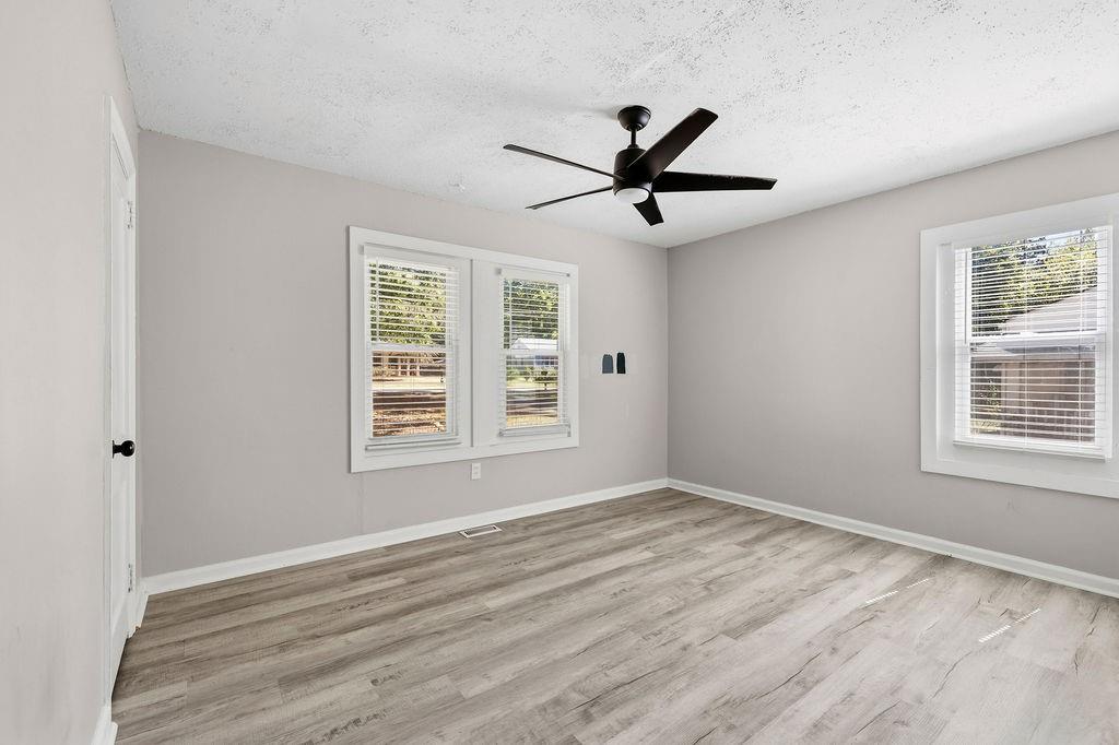 313 Glen Iris Drive Property Photo 11