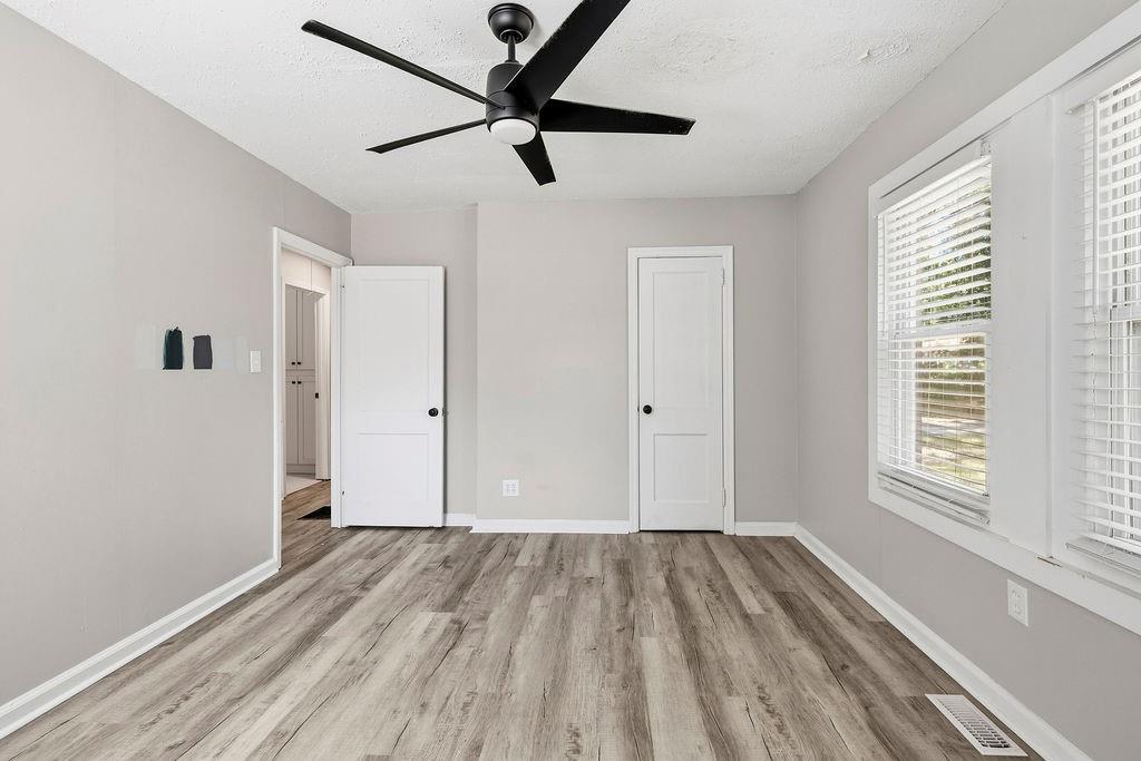 313 Glen Iris Drive Property Photo 13