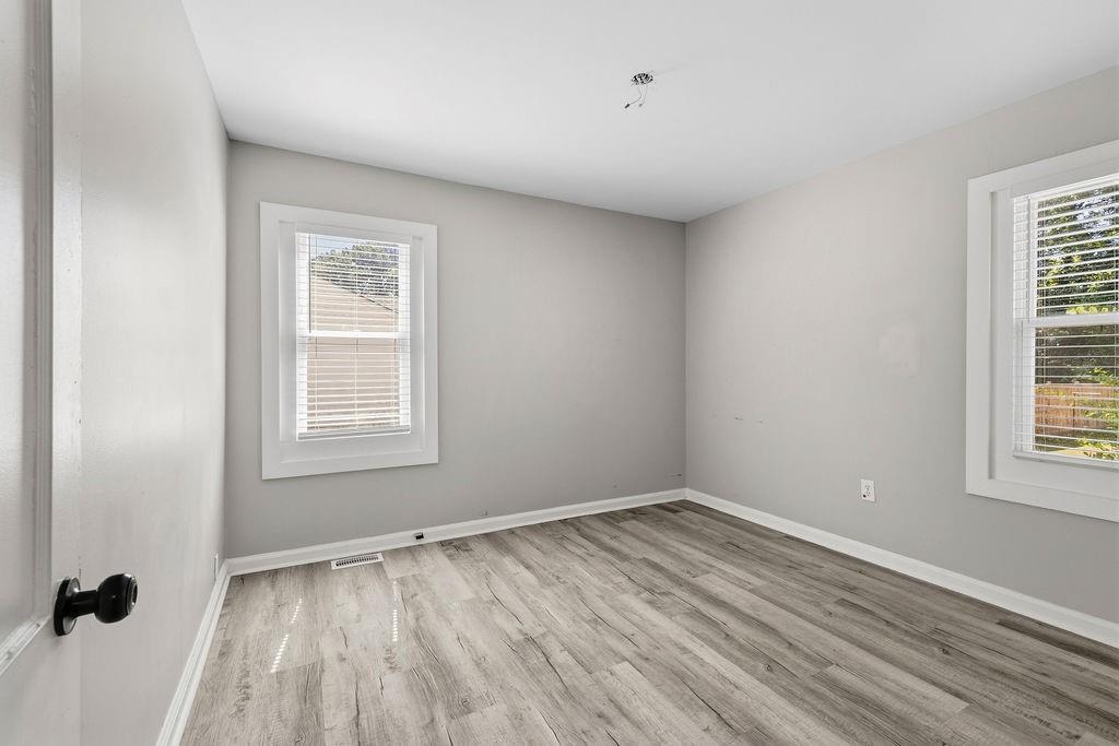 313 Glen Iris Drive Property Photo 14