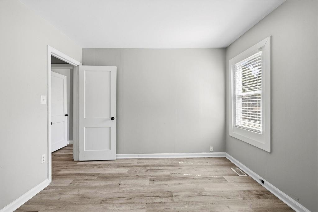 313 Glen Iris Drive Property Photo 15