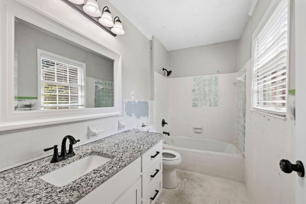 313 Glen Iris Drive Property Photo 16