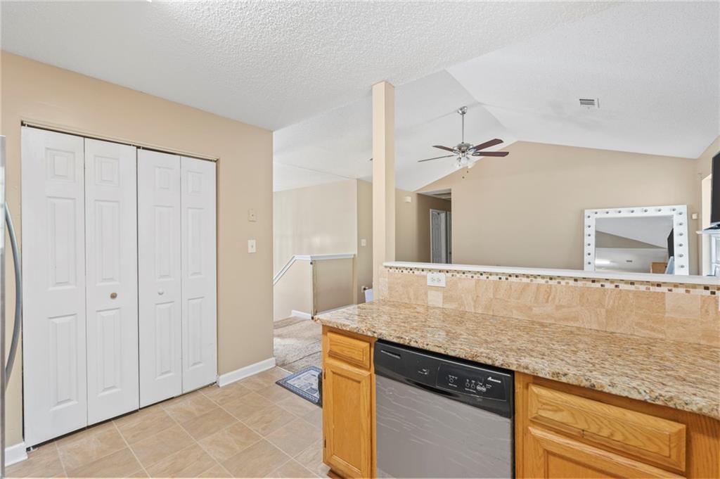 6880 Silver Maple Drive Property Photo 8