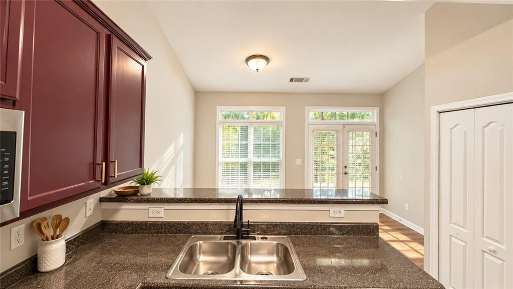 6276 Colonial View Property Photo 7