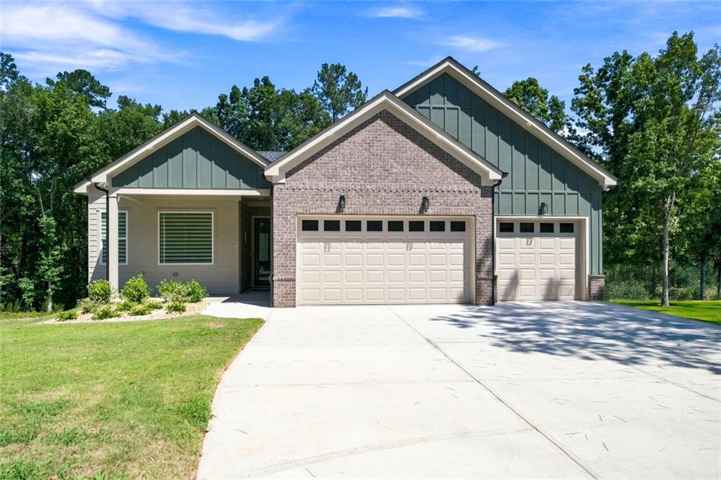 2541 Aniki Bee Drive Property Photo 1