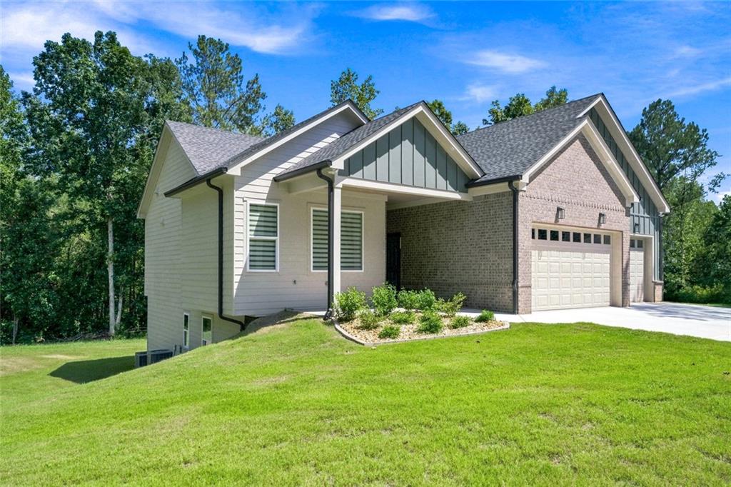 2541 Aniki Bee Drive Property Photo 2