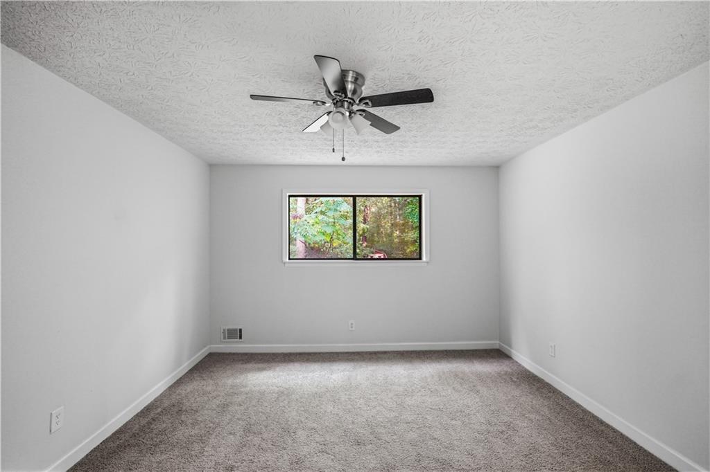 7052 Lodgepole Drive Property Photo 4