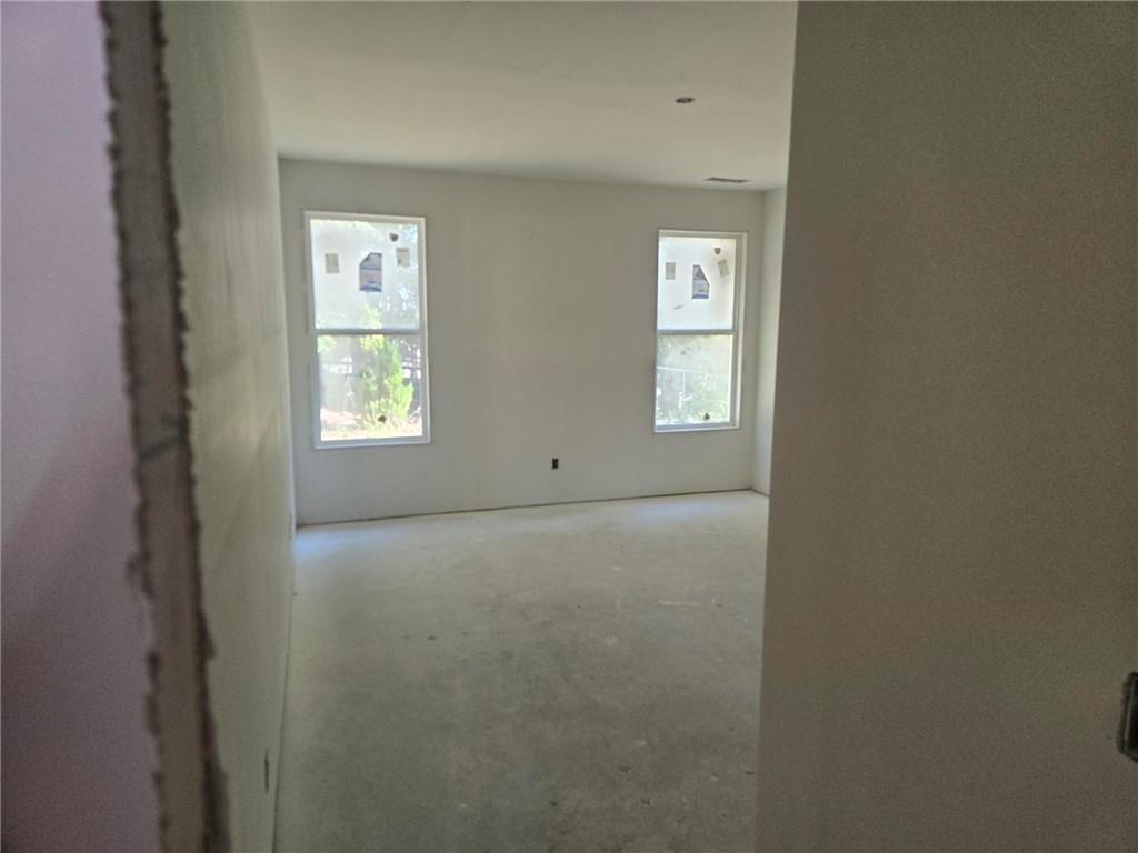 1172 Homepark Circle Property Photo 8