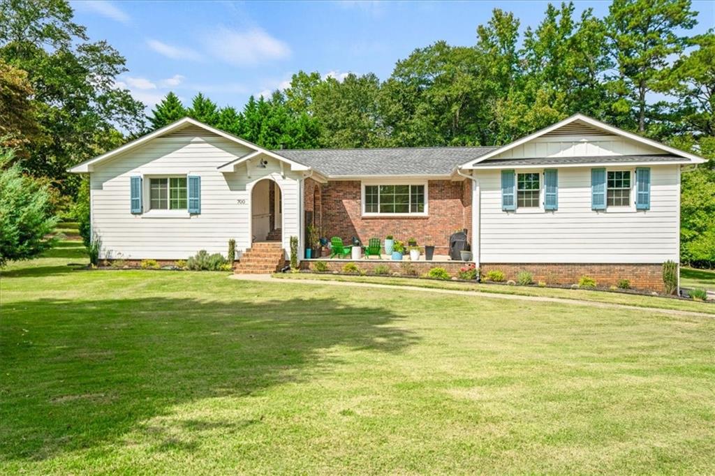 700 John Ward Road Sw Property Photo 1