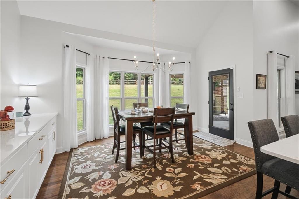 32 Meadow View Glen Property Photo 16