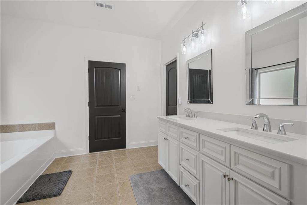32 Meadow View Glen Property Photo 54