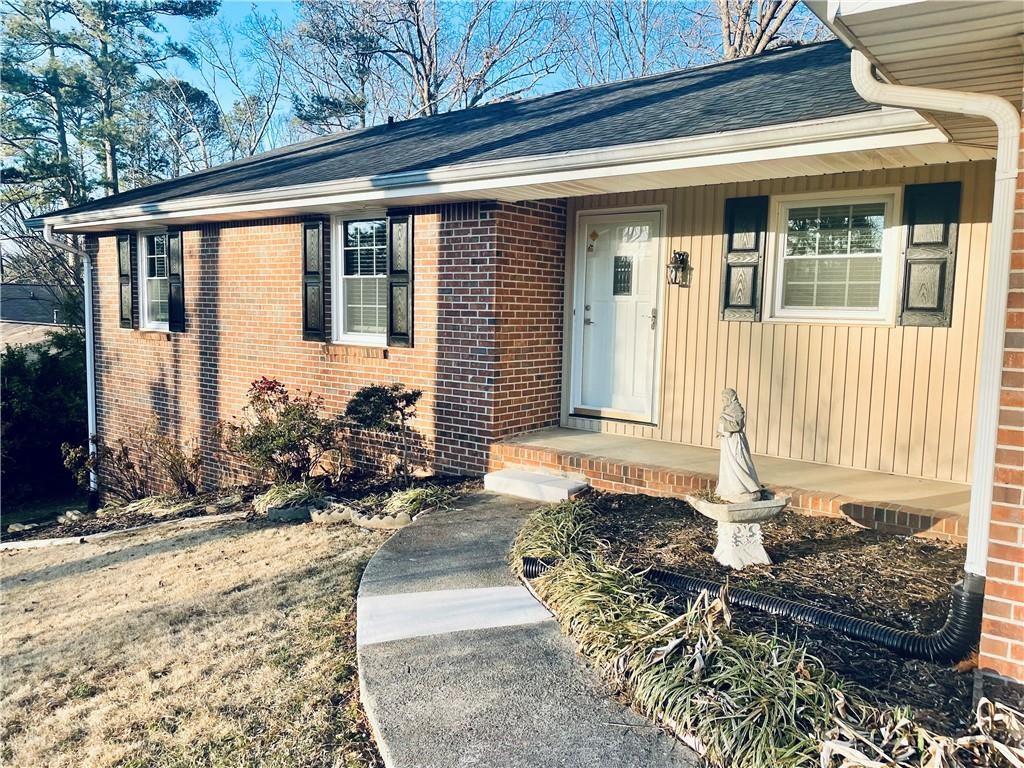 637 Rae Drive Property Photo 1