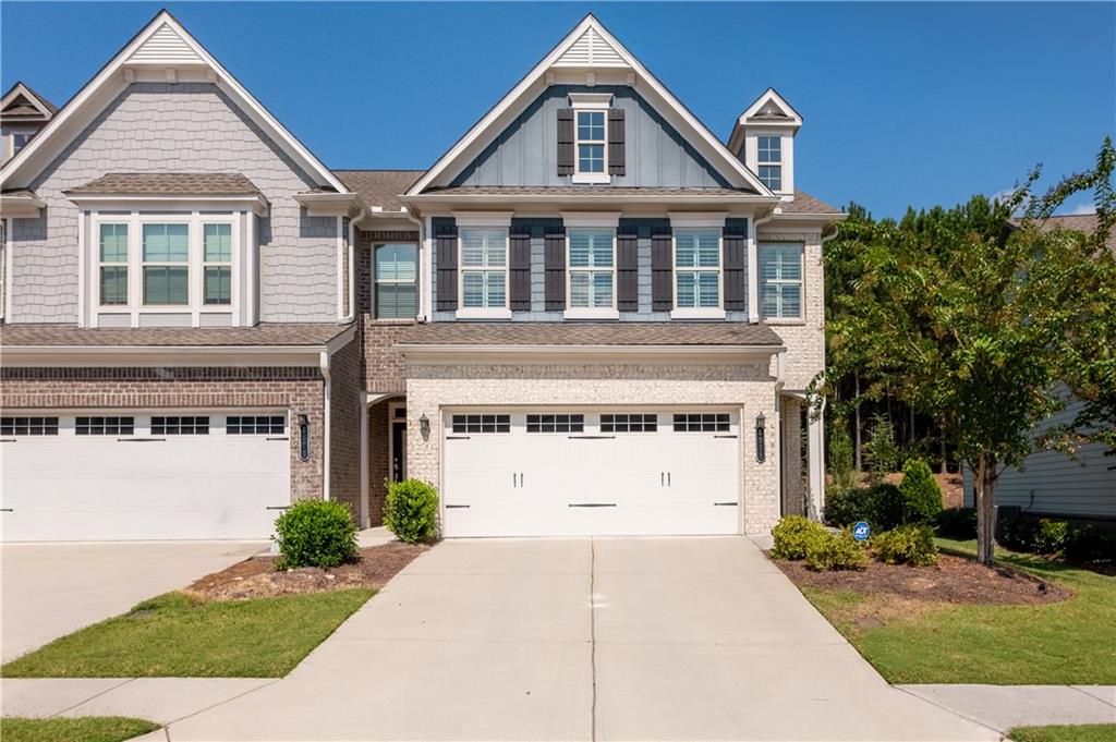 6388 Lanier Harbor Landing Property Photo 1