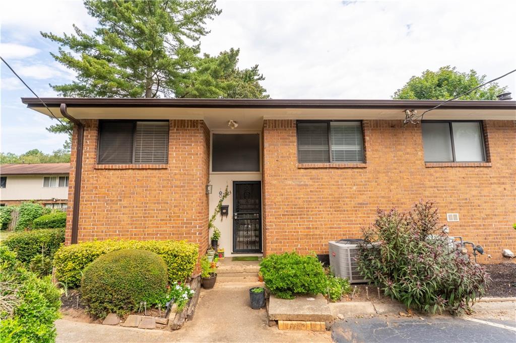 2523 Bradford Square Ne Property Photo 1