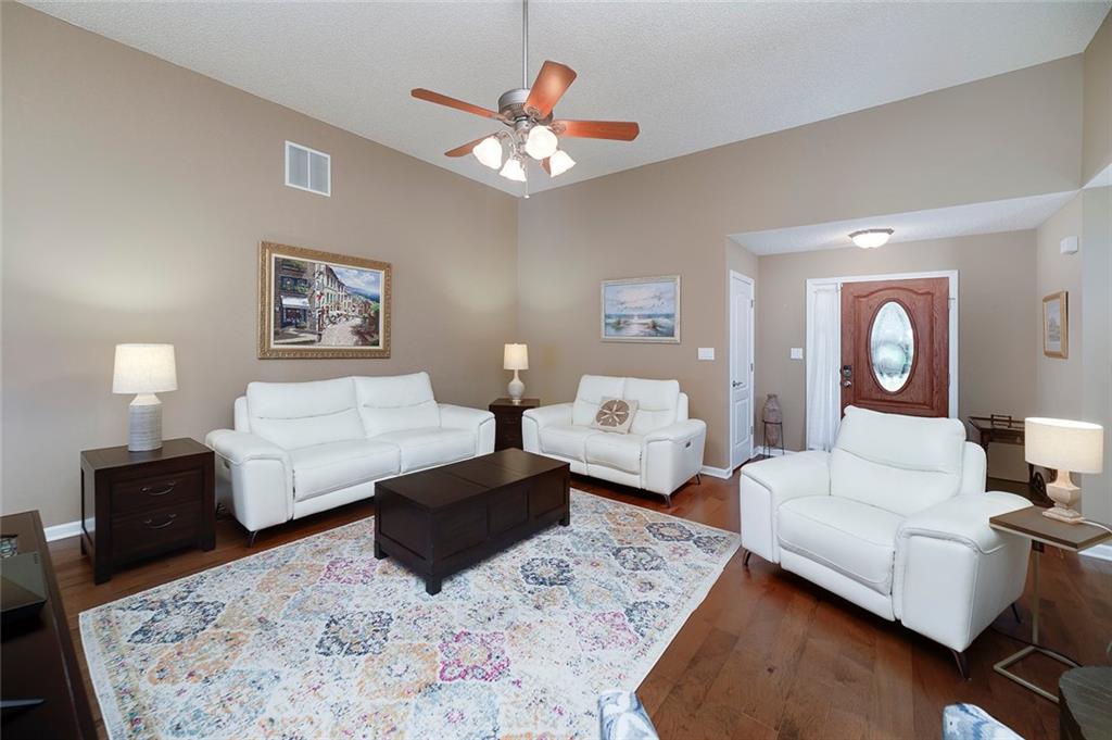 237 Prominent Loop Property Photo 6