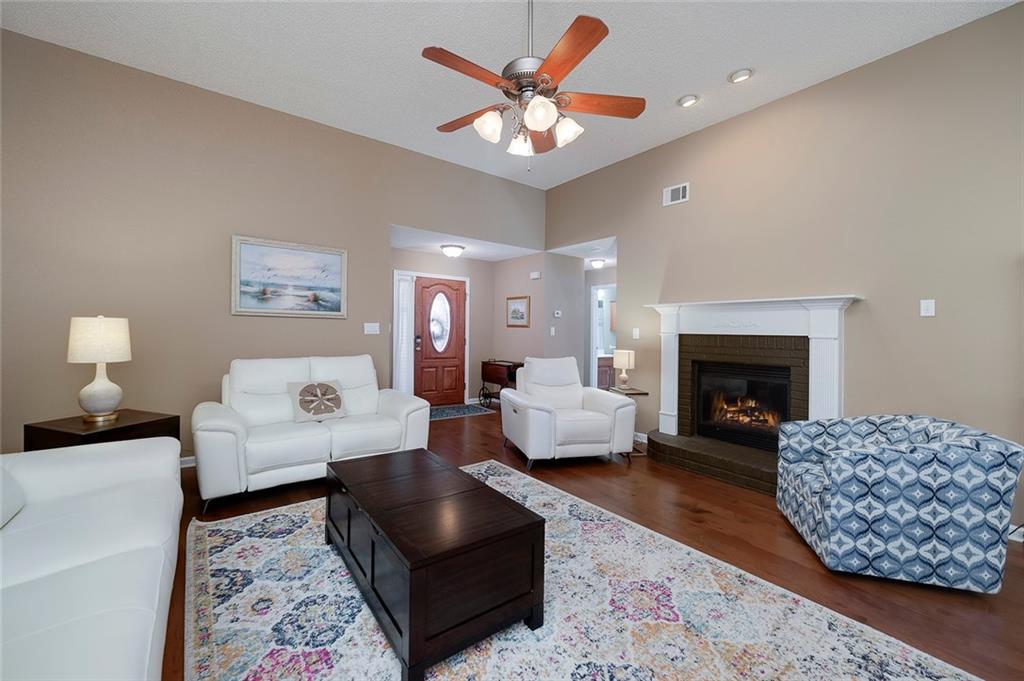 237 Prominent Loop Property Photo 7