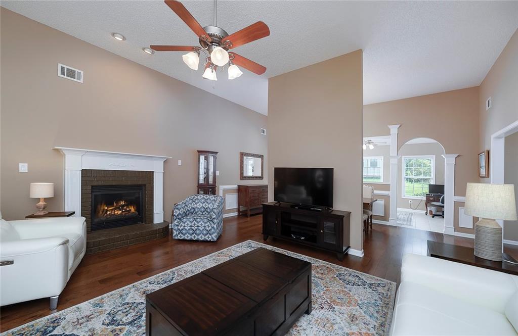 237 Prominent Loop Property Photo 8