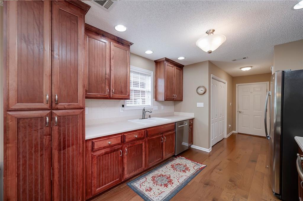 237 Prominent Loop Property Photo 18