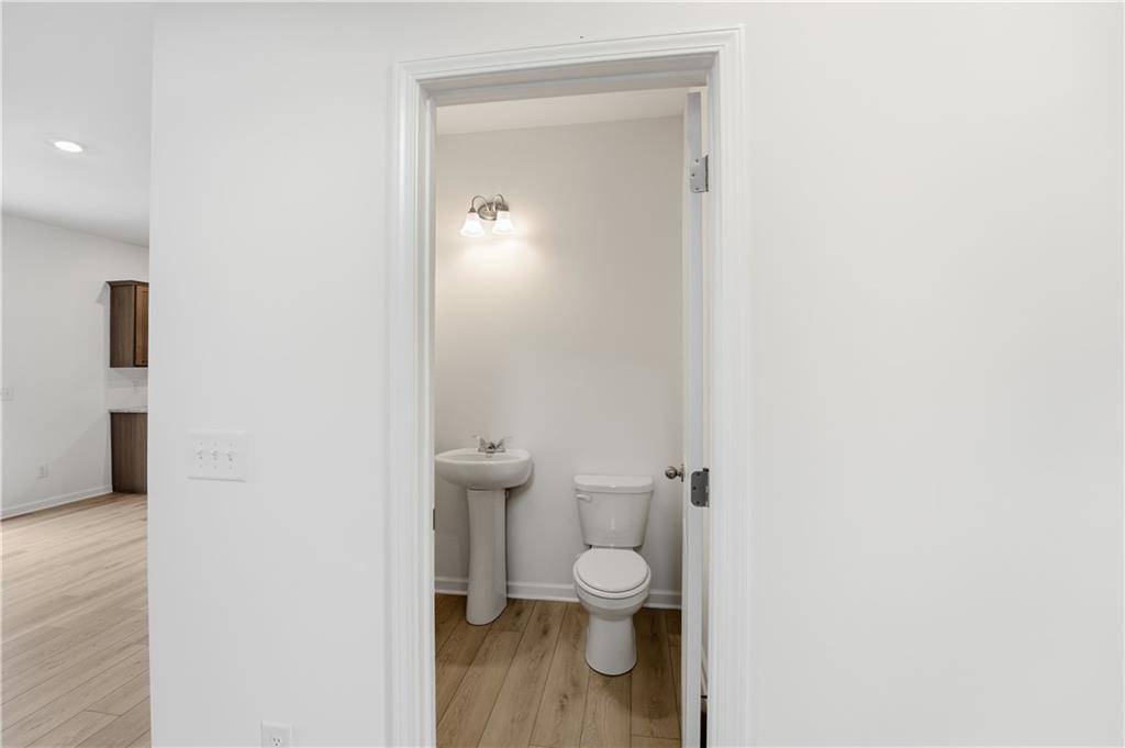 126 Hampton Hollow Drive Property Photo 5