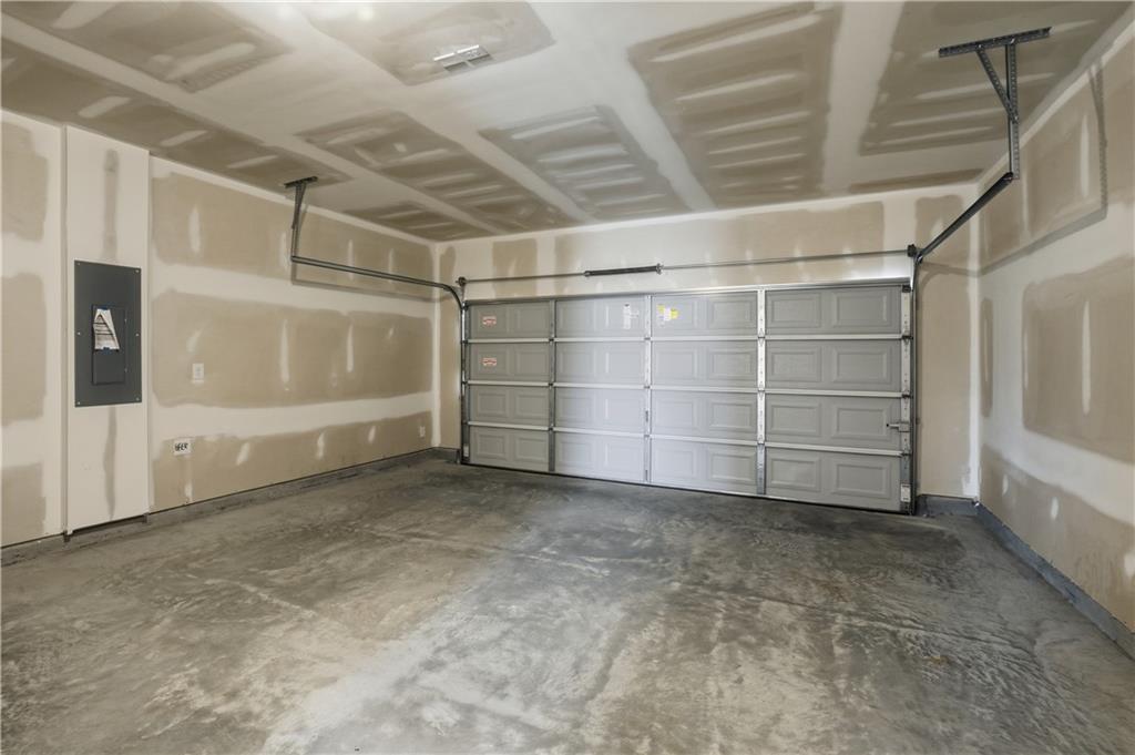 126 Hampton Hollow Drive Property Photo 15