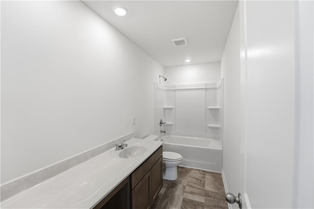 126 Hampton Hollow Drive Property Photo 27