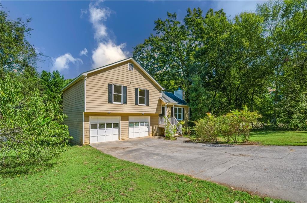 4234 Apache Drive Se Property Photo 1