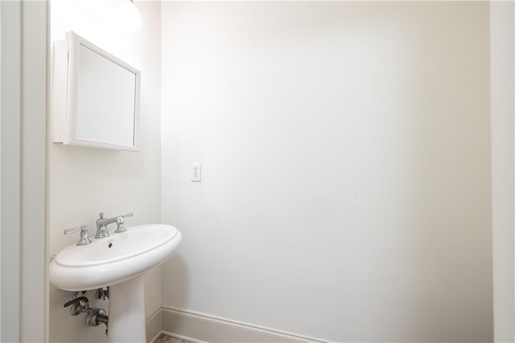 3635 E Paces Circle Ne Unit 1418 Property Photo 4
