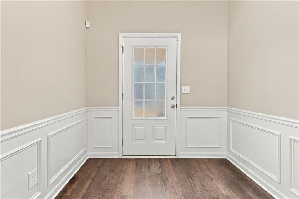 3184 Hawthorne Path Property Photo 5